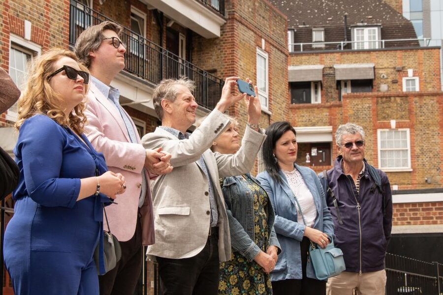 London: East End Food Tour - Spitalfields, street art, and the changing East End