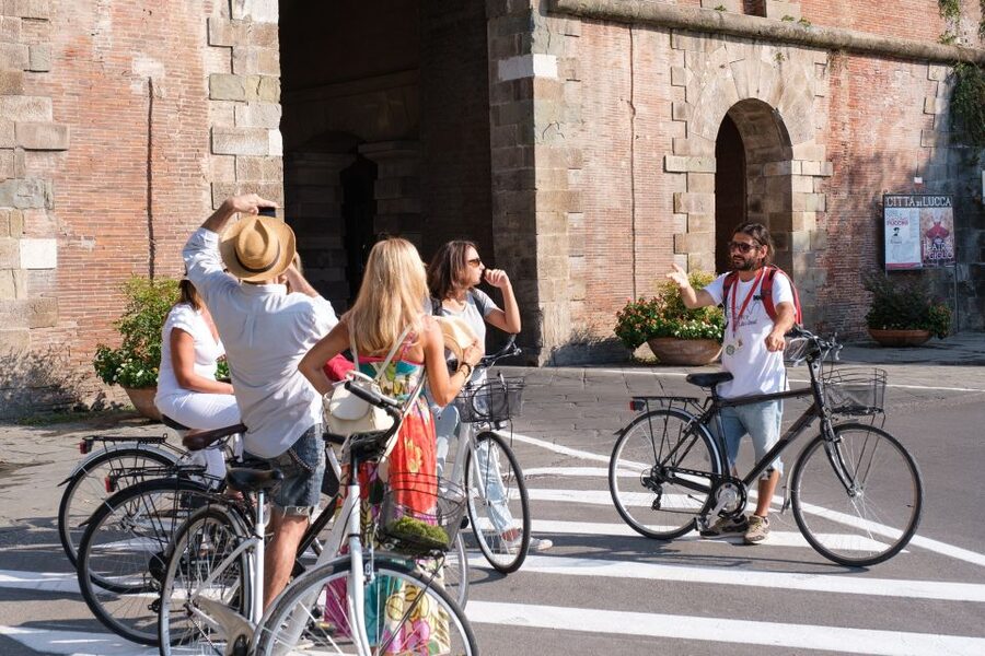 Lucca: 3-Hour Bikes & Bites Foodie Adventure like a Local - Why a bicycle suits Lucca so well