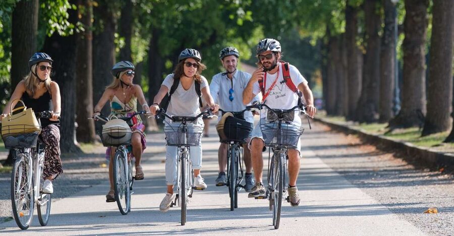 Lucca: 3-Hour Bikes & Bites Foodie Adventure like a Local - Churches, towers, and narrow lanes
