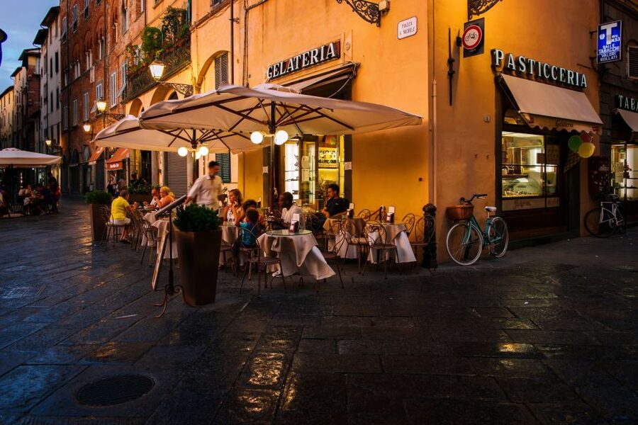 Lucca: Guided Food Walking Tour with Tastings - Key points at a glance