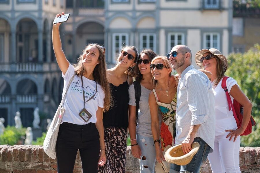 Lucca: Morning Food Tour with Snacks and Coffee - What the guides add to the experience