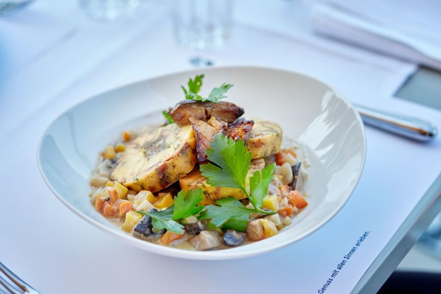 Lucerne: Lake Lucerne 1st Class Cruise with Gourmet Lunch - A Three-Course Meal With Two Choices