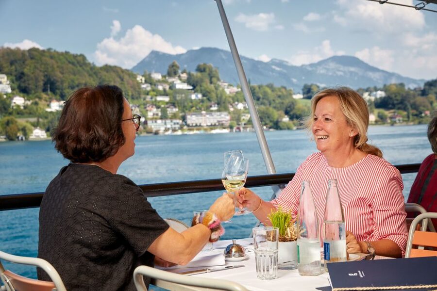 Lucerne: Lake Lucerne 1st Class Cruise with Gourmet Lunch - The Route: Küssnacht Am Rigi or Vitznau