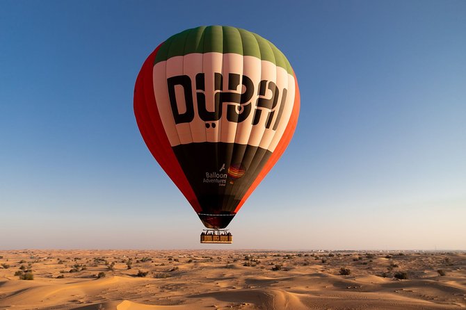 Luxury Hot Air Balloon, Land Rover Defender & Michelin Breakfast - In-flight falconry brings the desert to life