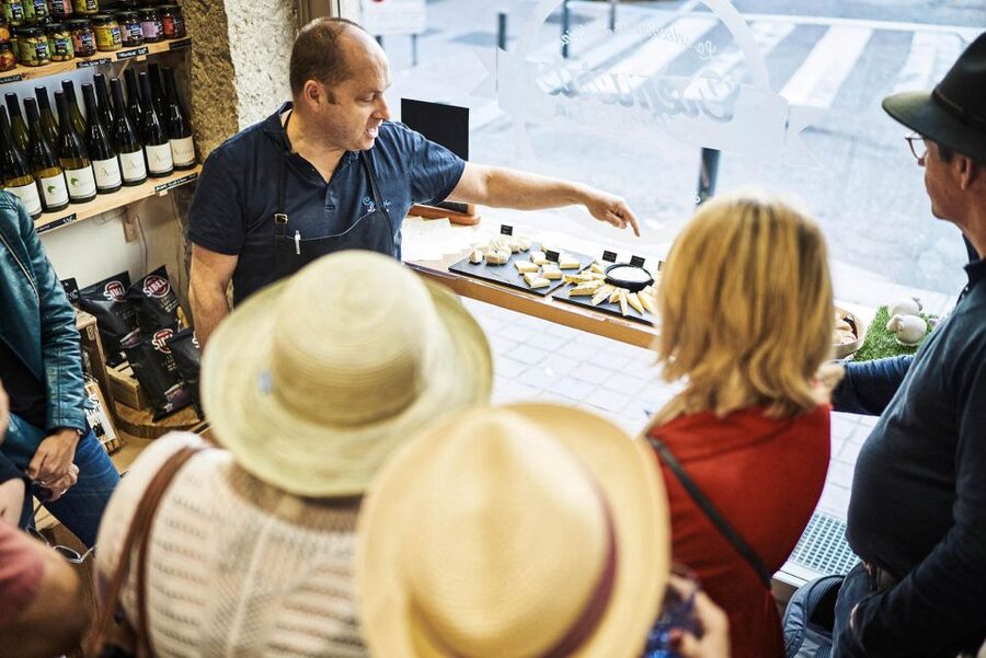 Lyon: Food Walking Tour with a Local Guide - Cheese, white wine, and the value of artisan stops