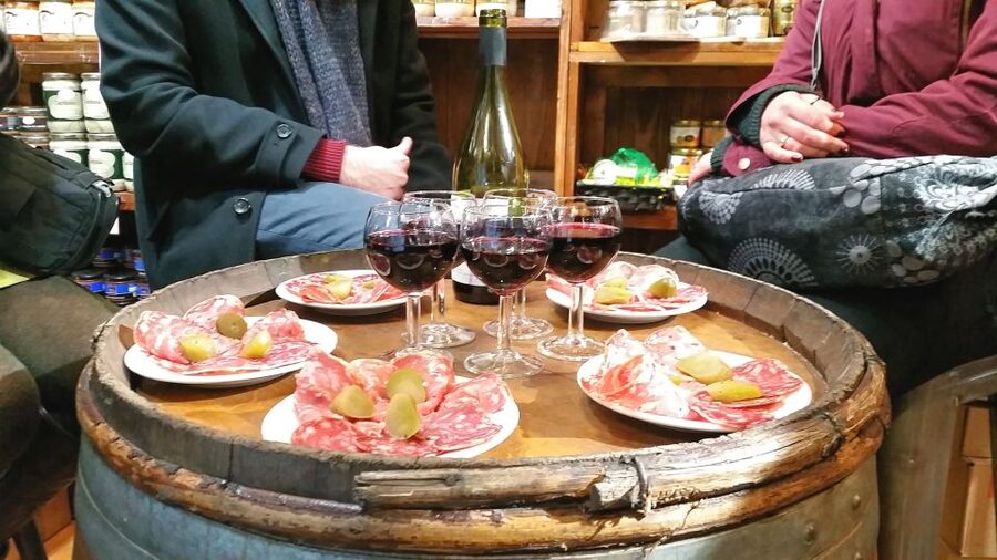 Lyon: Food Walking Tour with a Local Guide - What the guides add to the experience