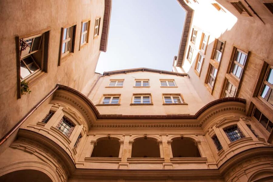Lyon: Old Town Food Tour with 6 French Food Tastings & Wine - Lyonnaise sweets and the secret final dish