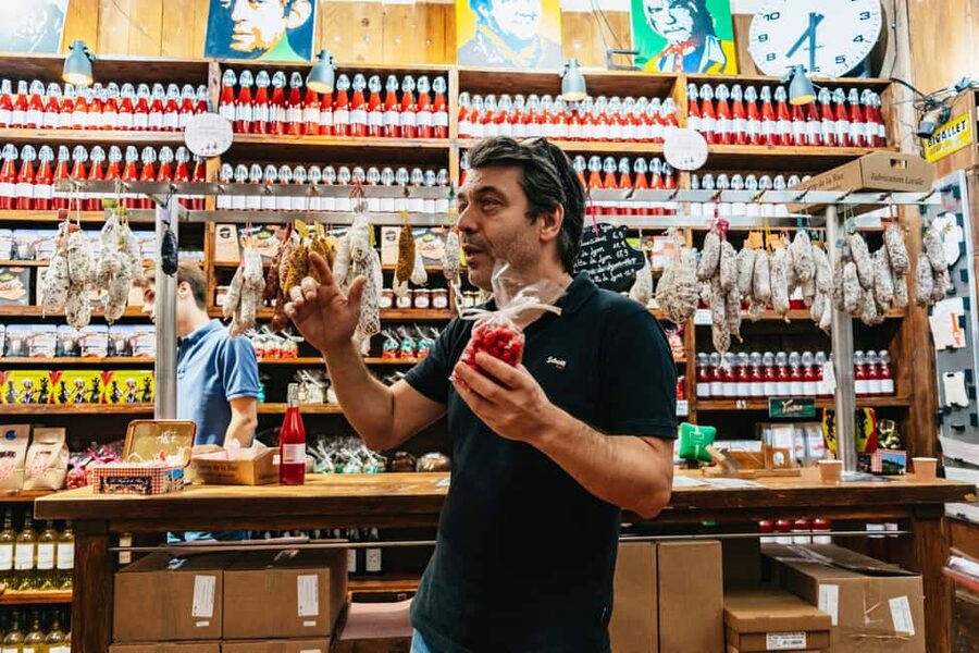 Lyon: Vieux Lyon Food Tasting Walking Tour - Key points to know before you book