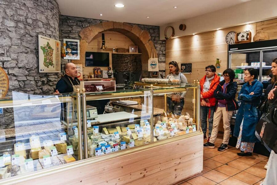 Lyon: Vieux Lyon Food Tasting Walking Tour - Who should book this food walk?