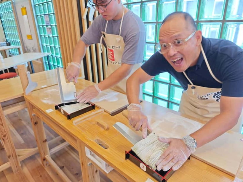 Made from flour in 30min! Ramen-noodle Making Experience! - Drinks and snacks add value