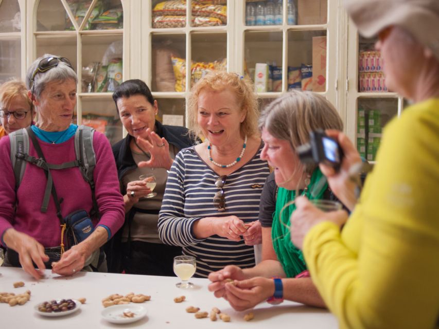 Madeira: Food and Wine Walking Tour in Funchal - Carne vinho e alhos and bolo do caco