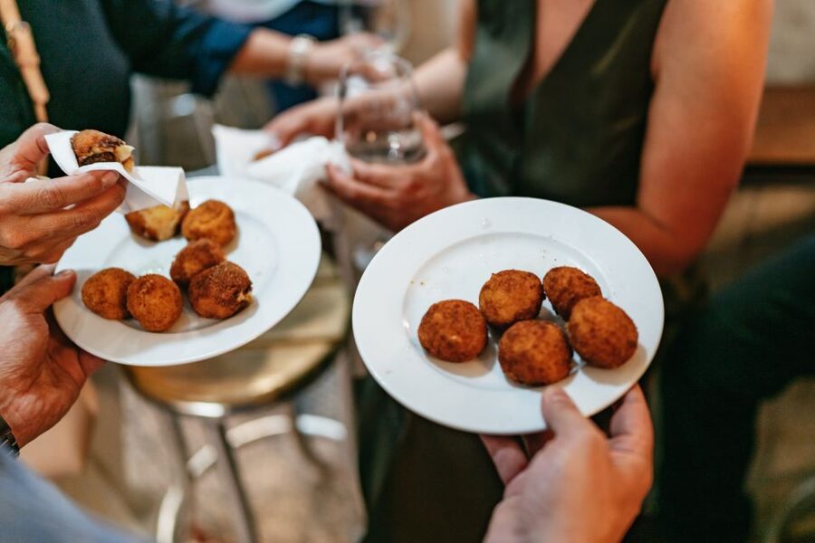 Madrid: Food & Wine Tour with 10 Tapas & 4 Drinks Included - Practical details before you book