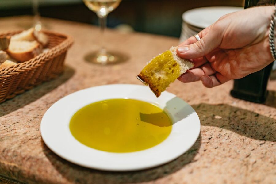 Madrid: Food & Wine Tour with 10 Tapas & 4 Drinks Included - A 150-minute schedule that stays focused