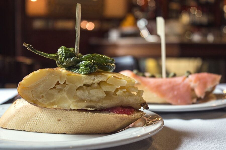 Madrid: Guided Food Tour with Authentic Tapas & Delicacies - The Historic Centre and Its Old Taverns