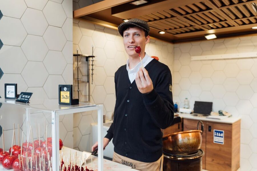 Madrid Guided Food Tour with Tapas and Spanish Wine - La Latina for one hour: where the tapas focus comes alive