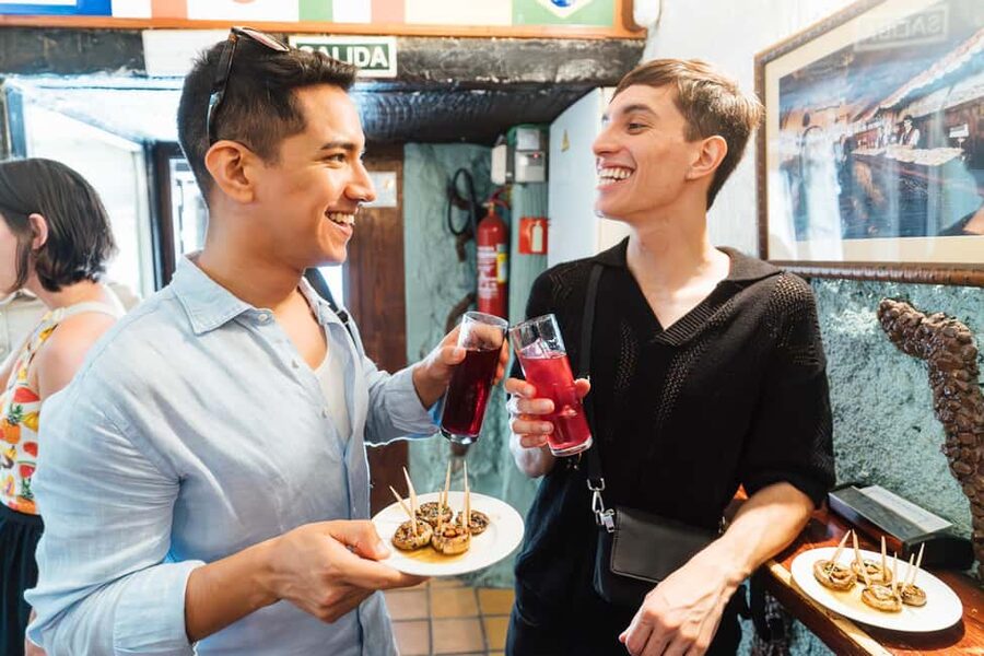 Madrid: Guided Food Tour with Tapas Tastings and Drinks - A Madrid evening built around five stops