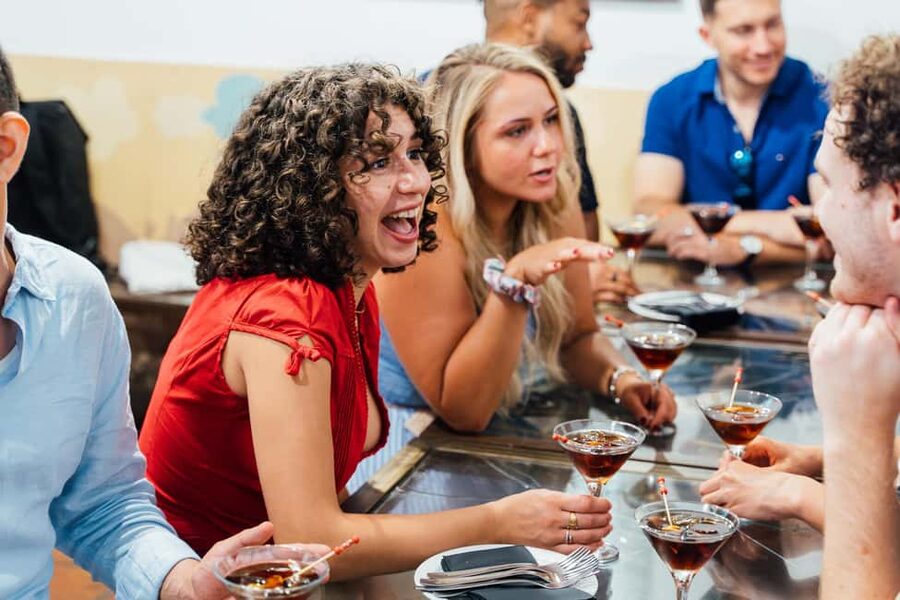 Madrid: Guided Food Tour with Tapas Tastings and Drinks - The guides make the difference