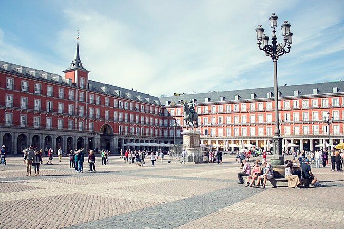 Madrid Historic Centre Food Tour with Authentic Tapas & Wines - What the guides add to the meal