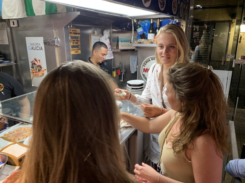 Madrid: History of Tapas Walking Tour and Tasting - Walking through Madrid’s old city