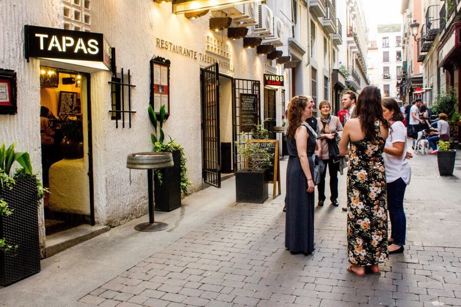 Madrid: Tapas & Wine Tasting Tour with Local Guide - Crossing into Madrid de los Austrias