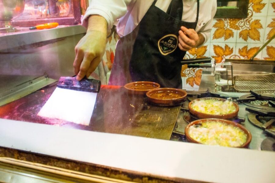 Madrid: Tapas & Wine Tasting Tour with Local Guide - Why the guides matter
