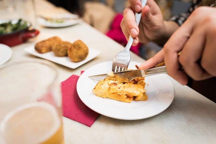 Malaga: Food Tour with Local Guide, Tapas, and Drinks - The city views between meals
