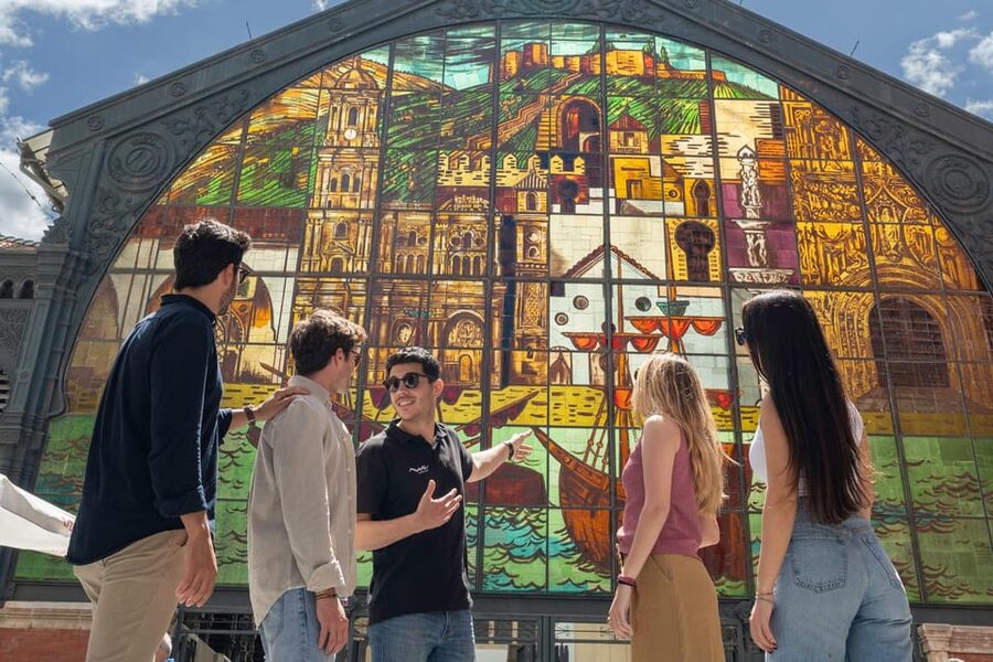 Málaga: Tapas, Wine & Rooftops Private Tour - Enrique, Oscar, and the value of a local guide