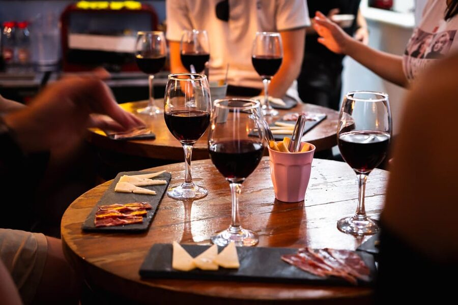 Malaga: Wine and Tapas Tour with Tastings and Drinks - Key points at a glance