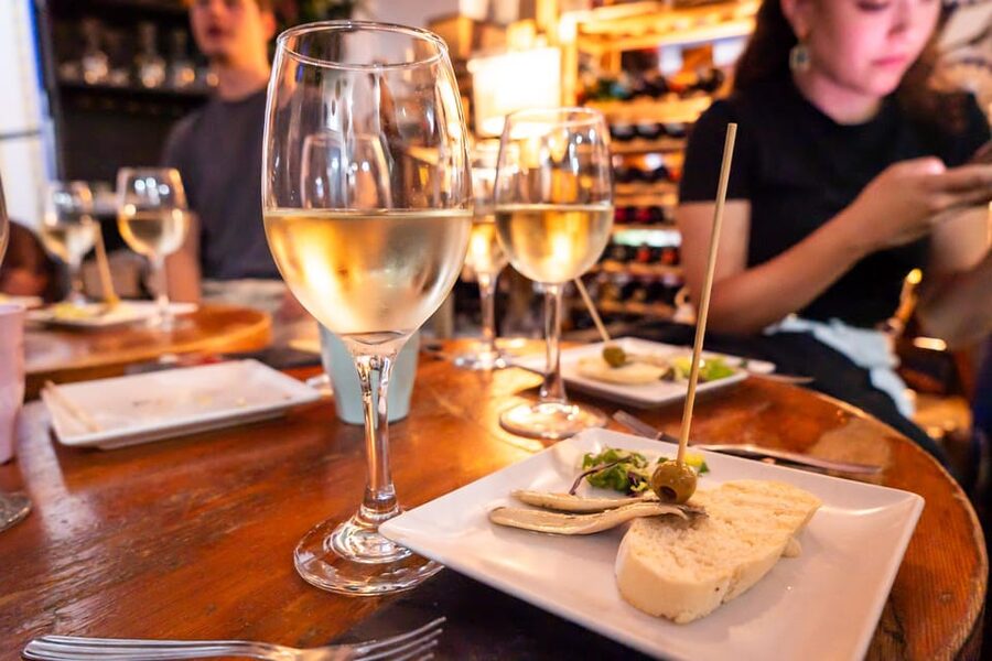 Malaga: Wine and Tapas Tour with Tastings and Drinks - What this Malaga food walk is really like