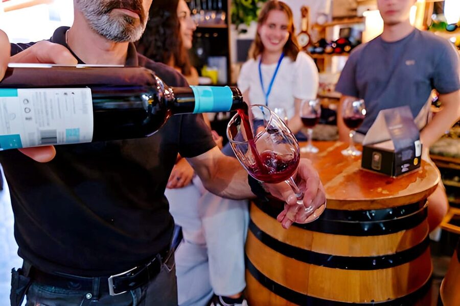 Malaga: Wine and Tapas Tour with Tastings and Drinks - The short walks are part of the meal