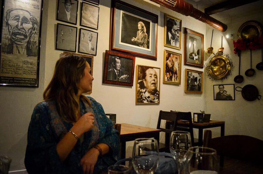 Málaga: Wine & Tapas Tour - What the guides add to the experience