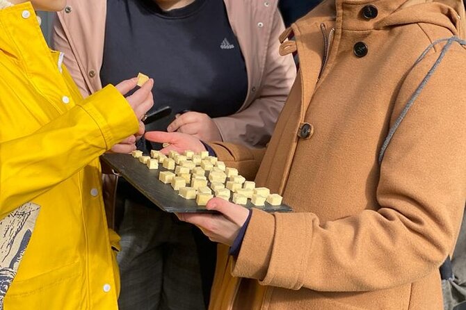 Manchester Cheese Crawl : Guided Food Tour - Group size, seating, and the practical drawbacks