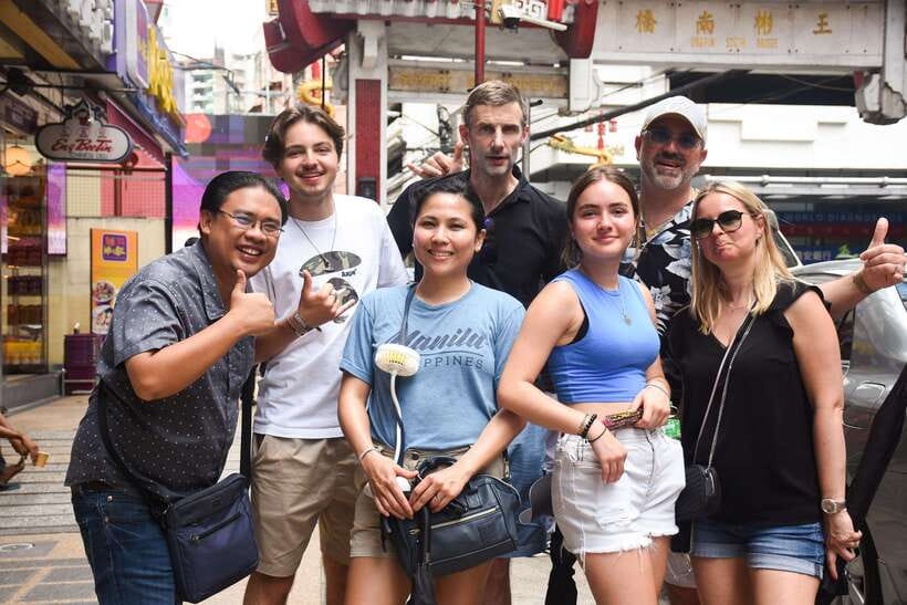 Manila: Guided Food Tour of Binondo with Tastings - Classic dim sum with room for questions