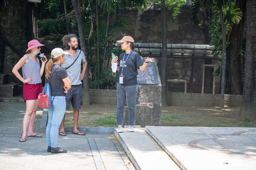 Manila: Sightseeing and Food Walking Tour with Tastings - The guides make the schedule work