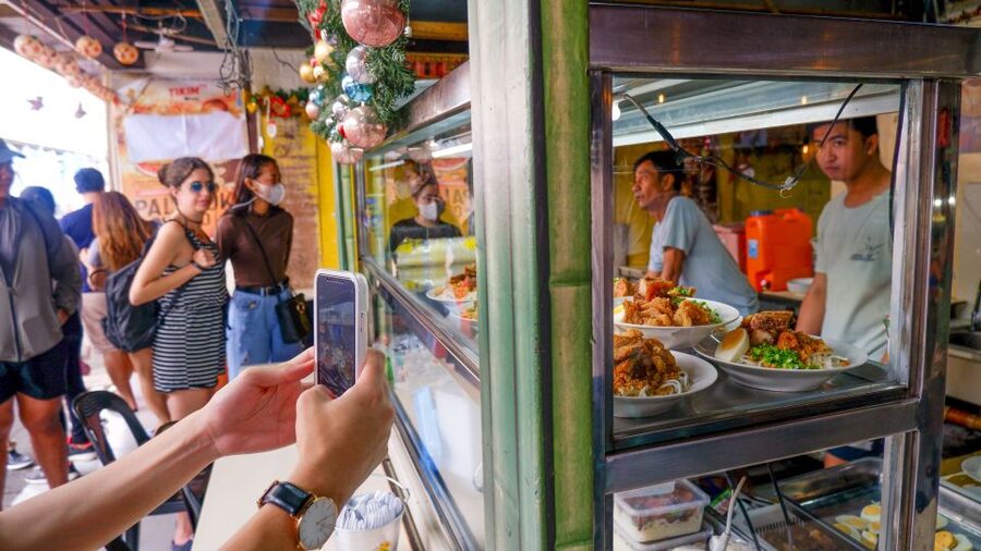 Manila: Sightseeing and Food Walking Tour with Tastings - Should you book it?