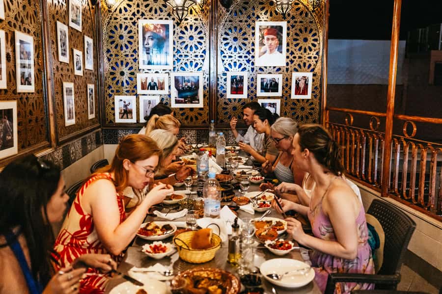 Marrakech: Authentic Moroccan Food Walking Tour & Dinner - Meeting the guide by Poste du Maroc