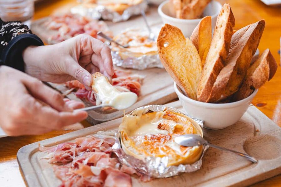 Marseille: Walking Food Tour with Full Meal - Why this food tour works as a first taste of Marseille