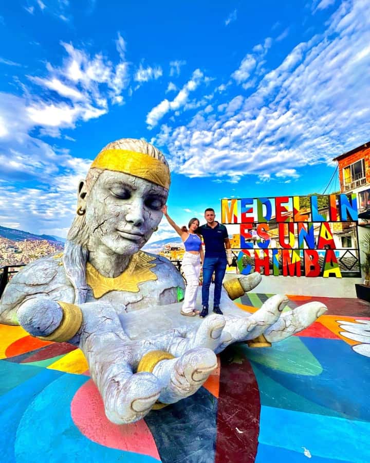 Medellín: Comuna 13 True Story and Street Food Tour - Escalators, alleys, and hillside views