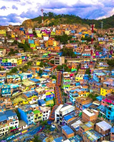 Medellín: Comuna 13 True Story and Street Food Tour