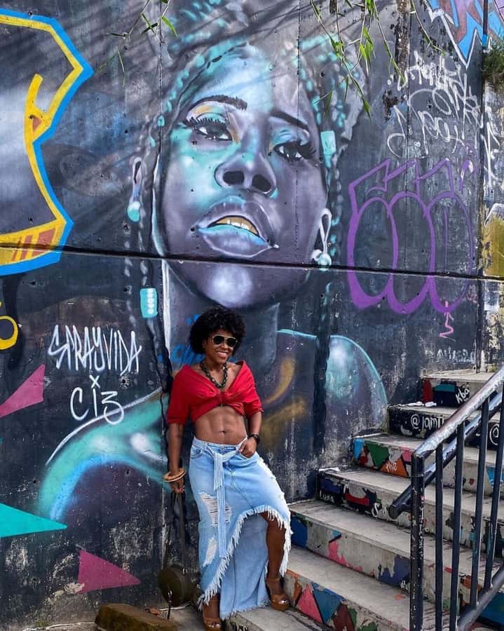 Medellín: Comuna 13 True Story and Street Food Tour - Dance, rap, and art with a local pulse