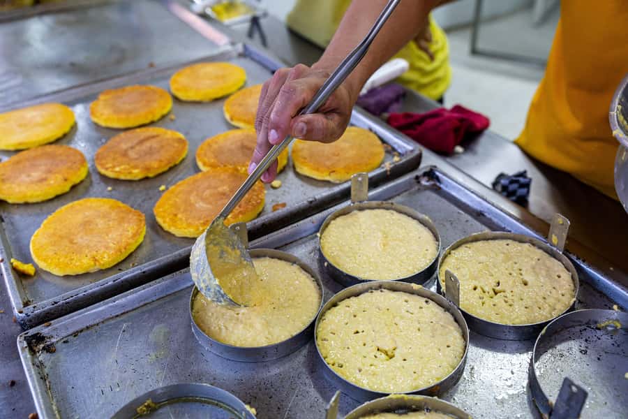 Medellín: E-bike and Foodie Tour - Unidad Deportiva de Belén and the first tastes