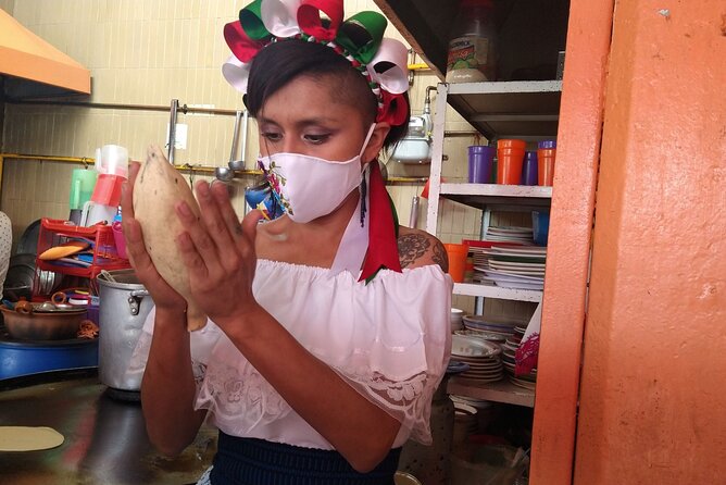 Mexico City: Hidden Markets, Street Food & Salsa-Making Tour - Food, drink and how much to expect