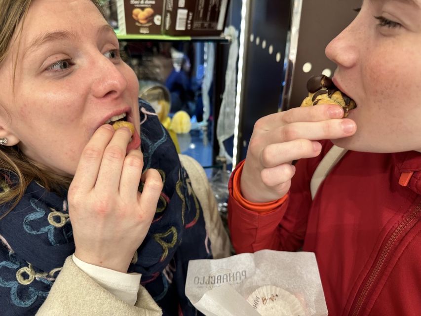 Milan: Guided Street Food Walking Tour with Food Tasting - Milan’s sights between the bites