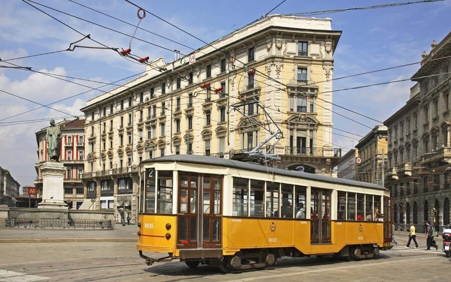 Milan: History & Street Food Tour with Wine Tasting - Sforza Castle after the food stops