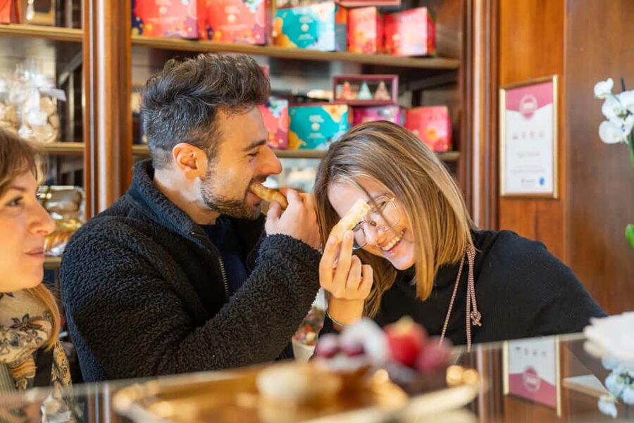 Milan’s Full-Meal Gourmet Food Tour - More Than Tastings - Via Dante brings in gourmet pizza