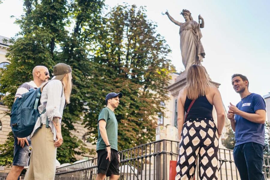 Milan: Street Food Walking Tour - Piazza San Sepolcro and the city’s food stories