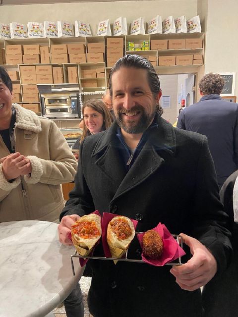 Milan: Sunset Navigli Food and Drinks Tour with a Local - How much food and drink should you expect?