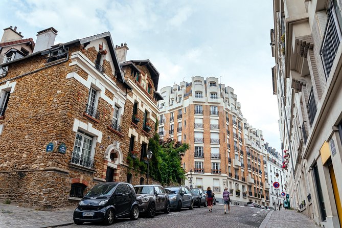 Montmartre Private Food Walking Tour With Locals: The 10 Tastings - Reaching Sacré-Cœur by foot