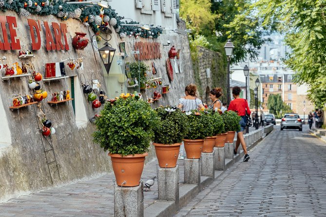 Montmartre Private Food Walking Tour With Locals: The 10 Tastings - Who should book this Montmartre food walk