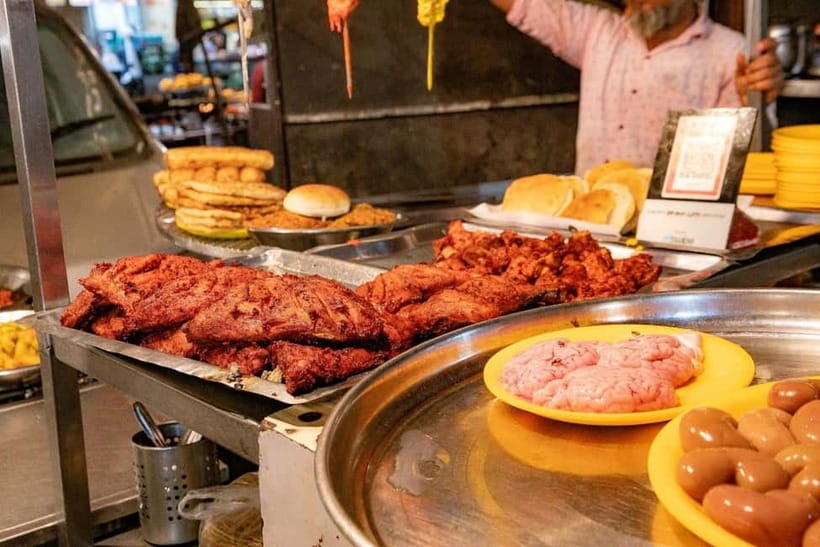 Mumbai: Street Food and Night Markets Tour - Chowpatty Beach and the Girgaon food stop